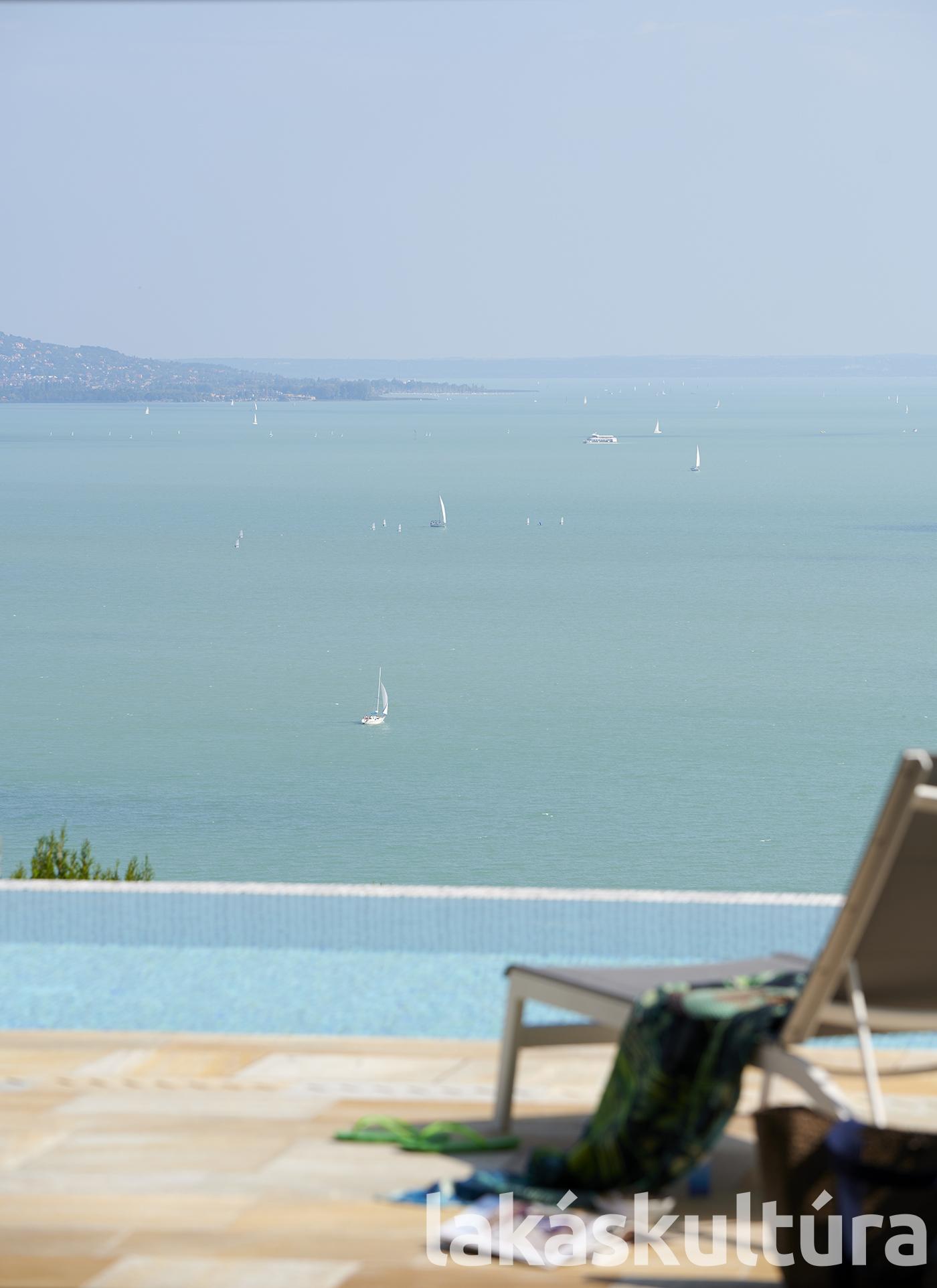 a Balatonnál