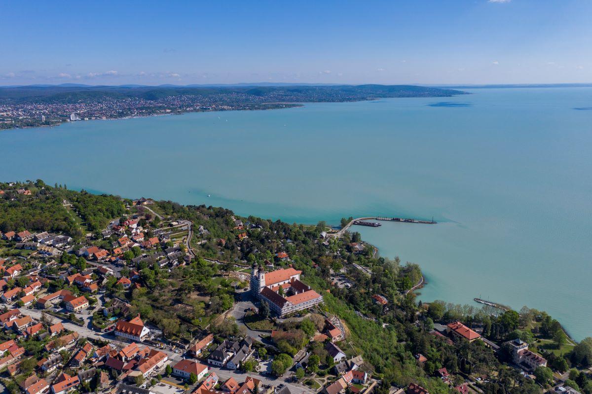 ingatlanárak a Balatonnál