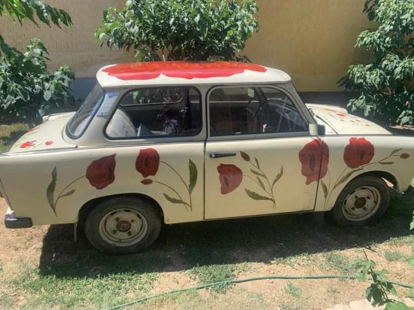 tulipános Trabant