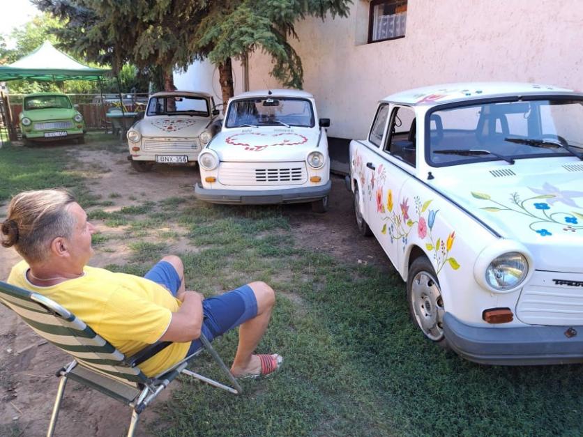 pipacsos Trabant