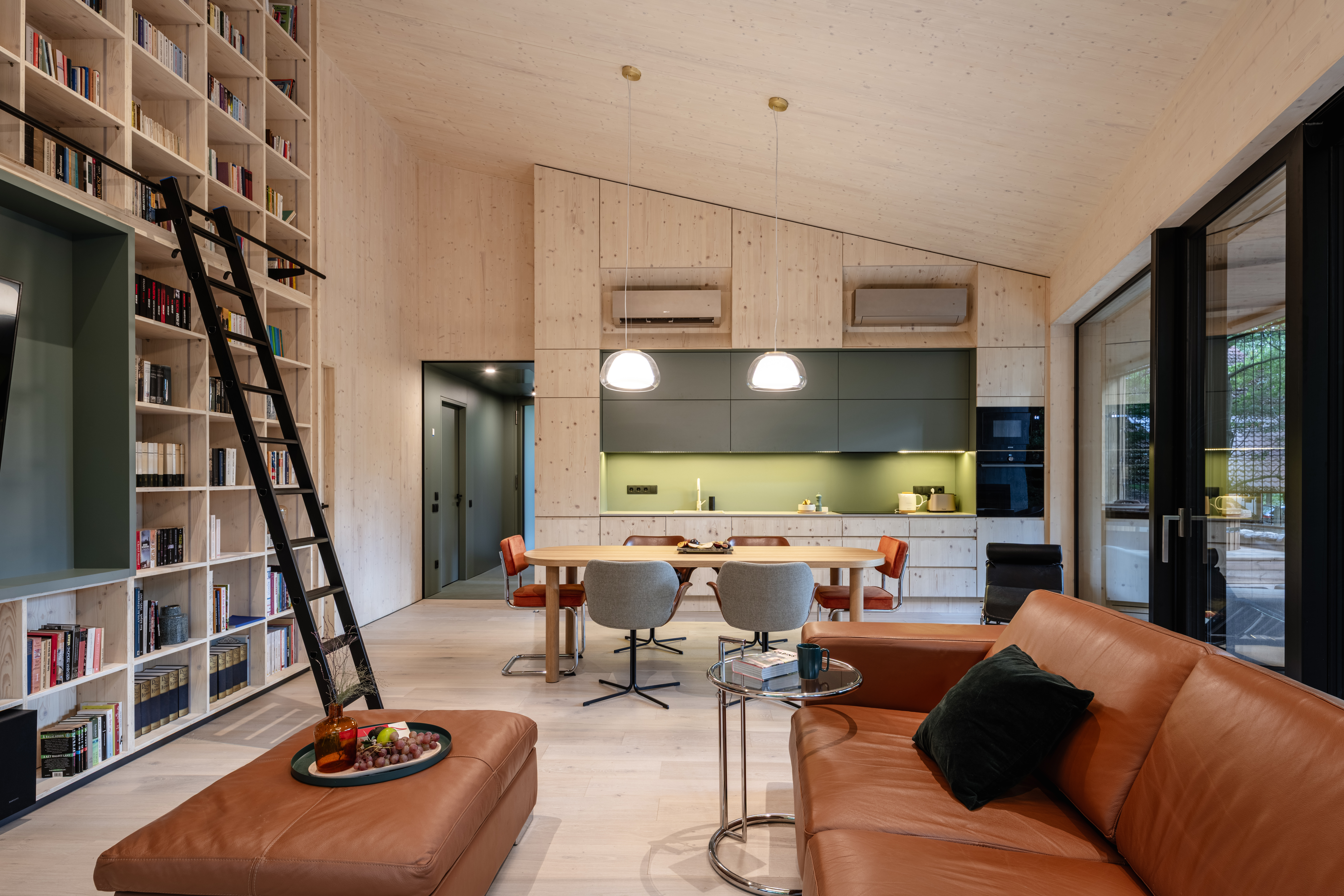 Monolith Lodge